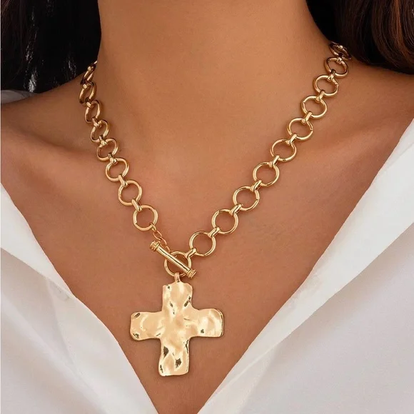 NWT Hammered Cross Toggle Chain Necklace - Picture 4 of 4